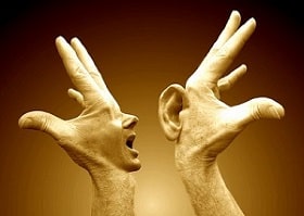 Representação de mãos com boca e orelha se comunicando